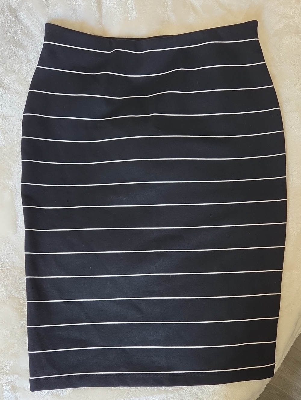 Ann Taylor Stripped Pencil Skirt. Size XS.